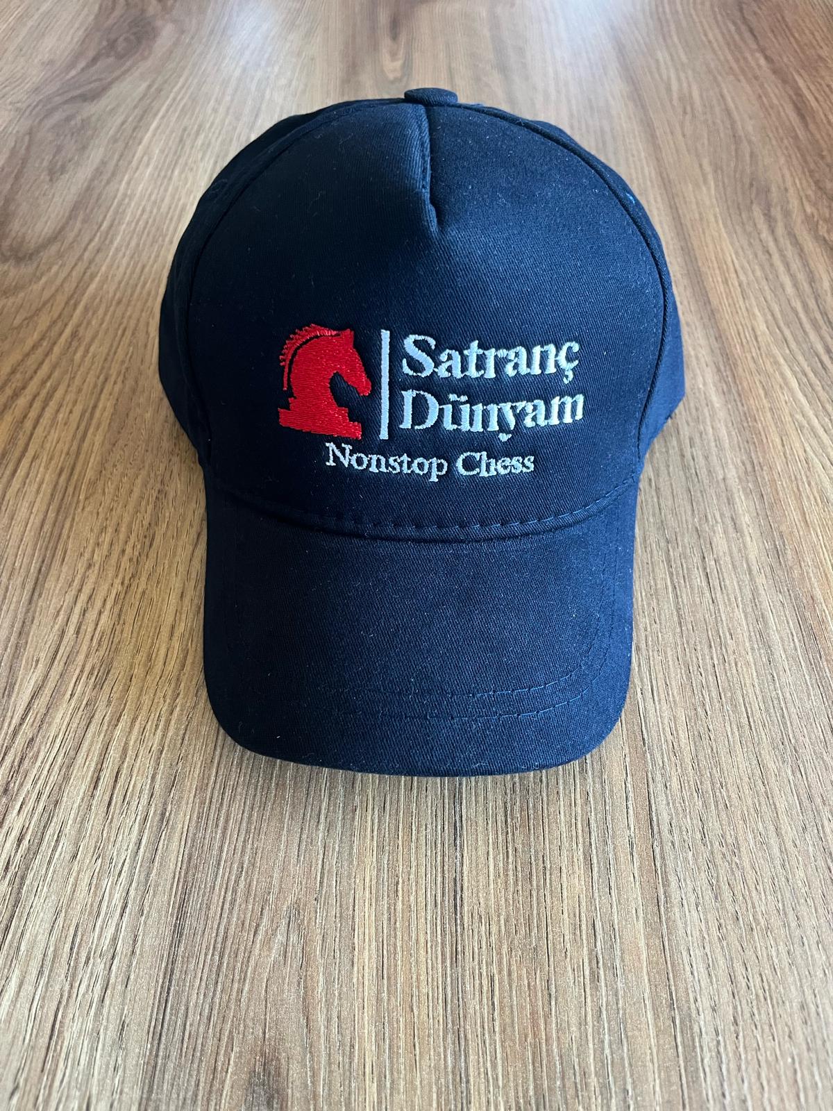 şapka_satrancdunyam Satranç Dünyam Nakışlı Satranç Şapkası - Görsel 1