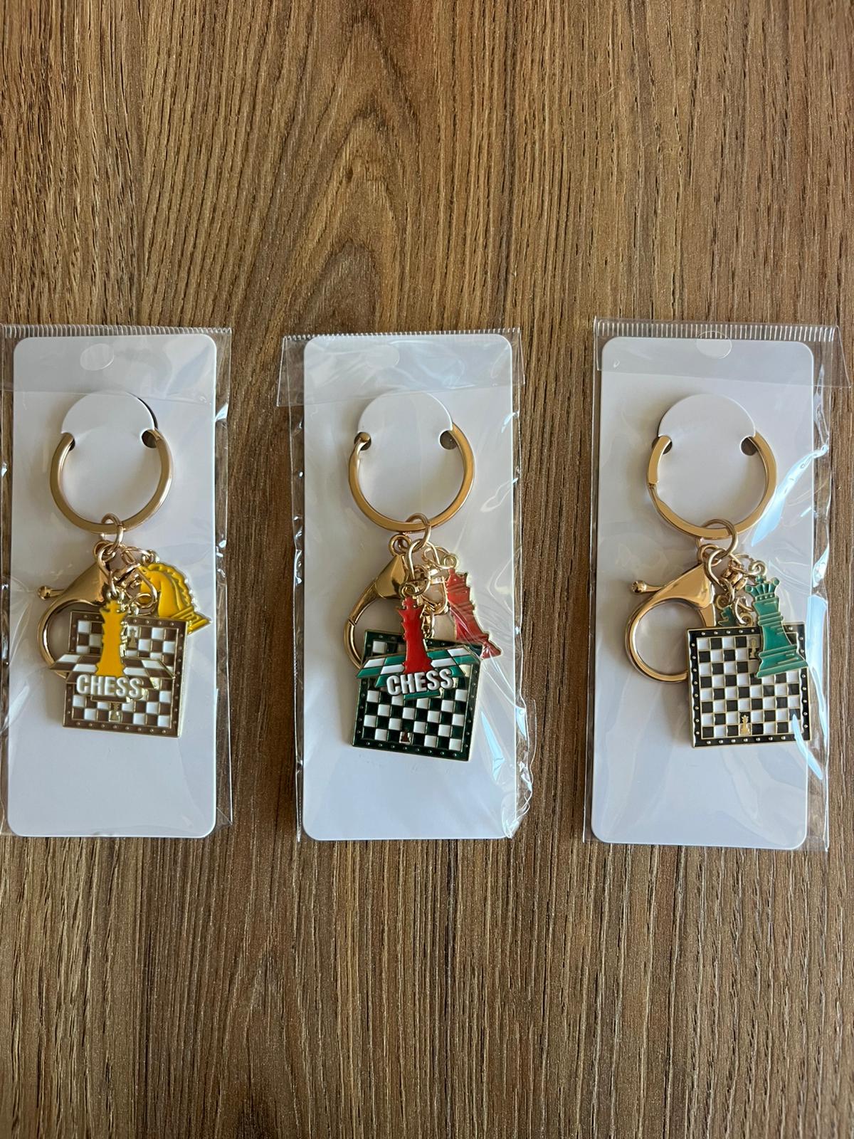 üçlüanahtarlık Satranç Tahtası ve Figürlü Satranç Anahtarlık Gold (Üçlü Paket) - Görsel 1
